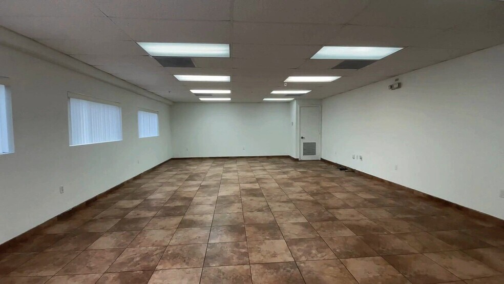 10800 NW 21st St, Miami, FL à louer - Vidéo sur l’annonce professionnelle – Image 2 sur 16