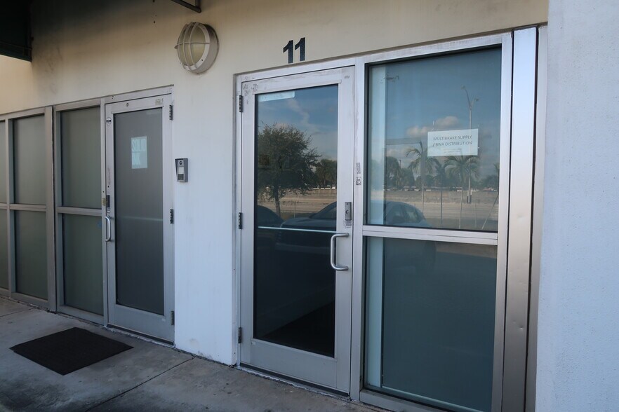 16600 NW 54th Ave, Miami Gardens, FL à vendre - Photo de l’immeuble – Image 2 sur 14