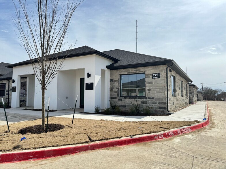 3951 Alma Rd, McKinney, TX à louer - Photo de l’immeuble – Image 2 sur 29