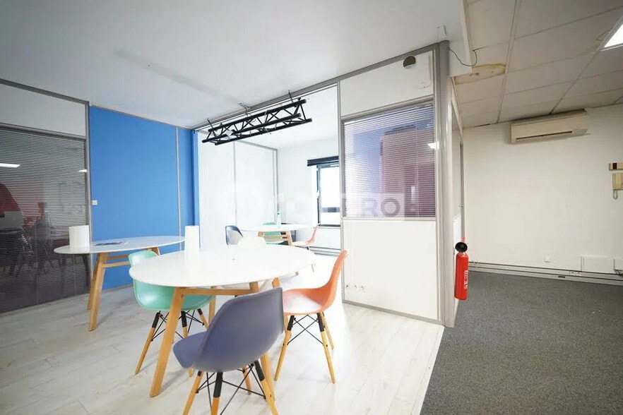 Bureau dans Villeurbanne à louer - Photo de l’immeuble – Image 2 sur 10