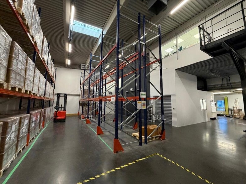 Industriel/Logistique dans Vitrolles à vendre - Photo intérieure – Image 2 sur 4