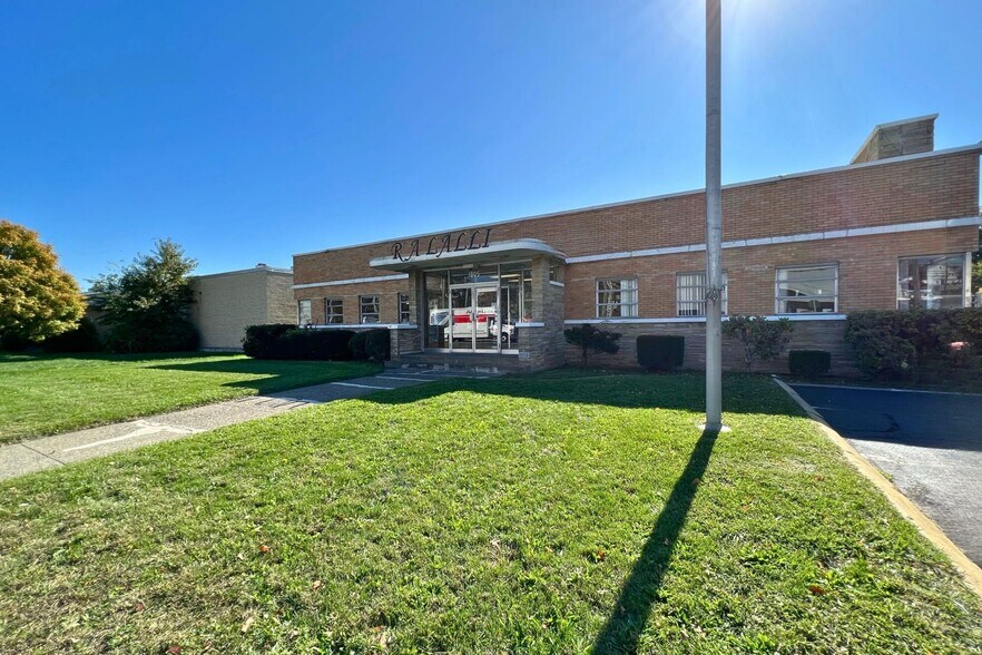 1805 Stratford Ave, Stratford, CT à louer - Photo de l’immeuble – Image 1 sur 14