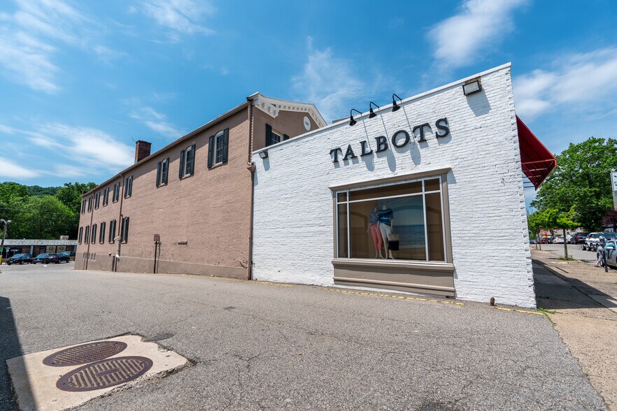 574 Valley Rd, Upper Montclair, NJ à louer - Photo de l’immeuble – Image 3 sur 9