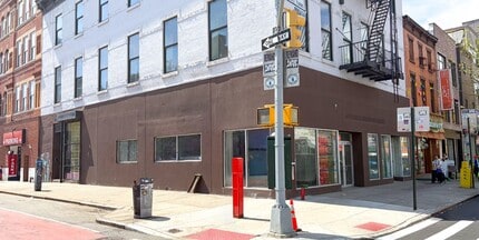 305-307 Grand St, New York, NY à louer Photo de l’immeuble– Image 2 sur 5