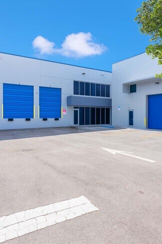 Plus de détails pour 8351-8391 NW 64th St, Miami, FL - Industriel/Logistique à louer