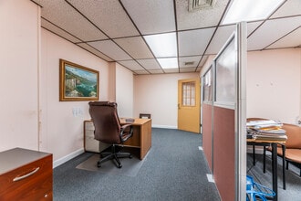 330 Milltown Rd, East Brunswick, NJ à louer Photo intérieure– Image 2 sur 4