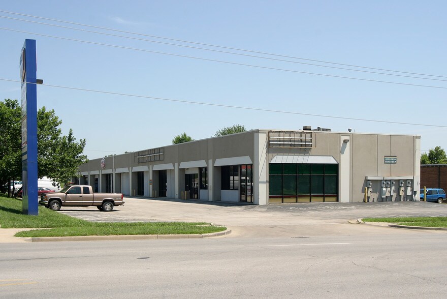 7609 Raytown Rd, Raytown, MO à louer - Photo de l’immeuble – Image 2 sur 3