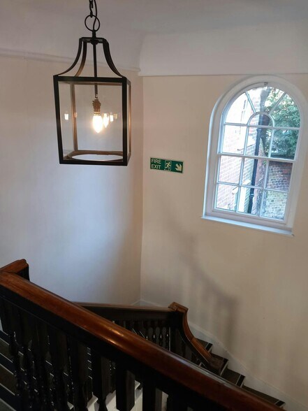 2 West St, Henley On Thames à louer - Photo de l’immeuble – Image 2 sur 13