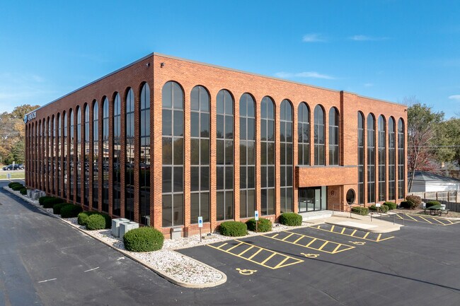 Plus de détails pour 2115 Butterfield Rd, Oak Brook, IL - Bureau à vendre