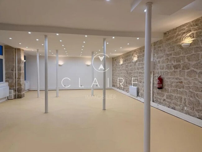 Plus de détails pour Local commercial à louer