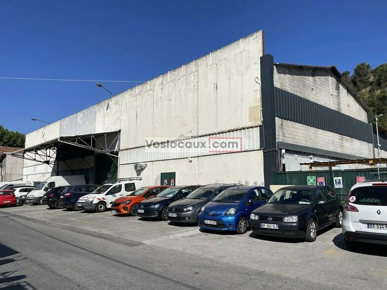 Local d’activités dans La Trinité à louer - Photo de l’immeuble – Image 3 sur 5