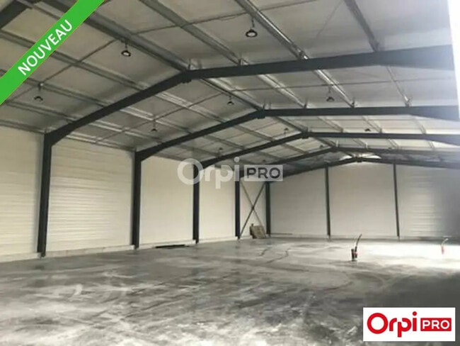 Plus de détails pour Local d'activités à louer