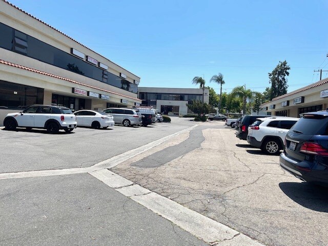 1450 W 6th St, Corona, CA à louer - Photo de l’immeuble – Image 1 sur 2