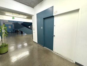 210 E Olympic Blvd, Los Angeles, CA à louer Photo intérieure– Image 1 sur 12