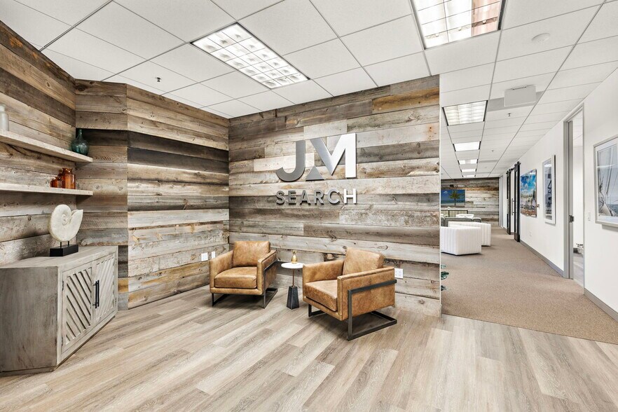 24 Corporate Plaza Dr, Newport Beach, CA à louer - Photo intérieure – Image 3 sur 11