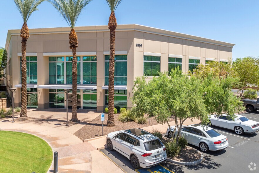 2600 W Geronimo Pl, Chandler, AZ à louer - Photo de l’immeuble – Image 2 sur 6