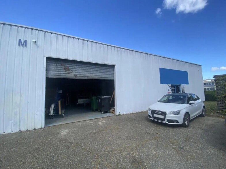 Local d’activités dans Gradignan à louer - Photo de l’immeuble – Image 2 sur 9