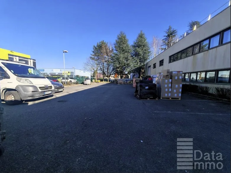 50 Rue Du Pre Des Aulnes, Pontault-Combault à louer - Photo de l’immeuble – Image 1 sur 2