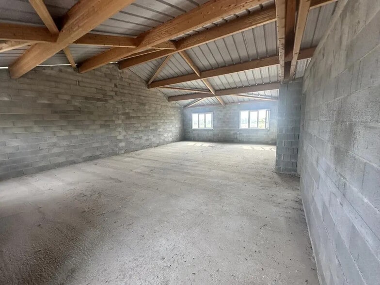 Bureau dans Lançon-Provence à vendre - Photo de l’immeuble – Image 3 sur 3