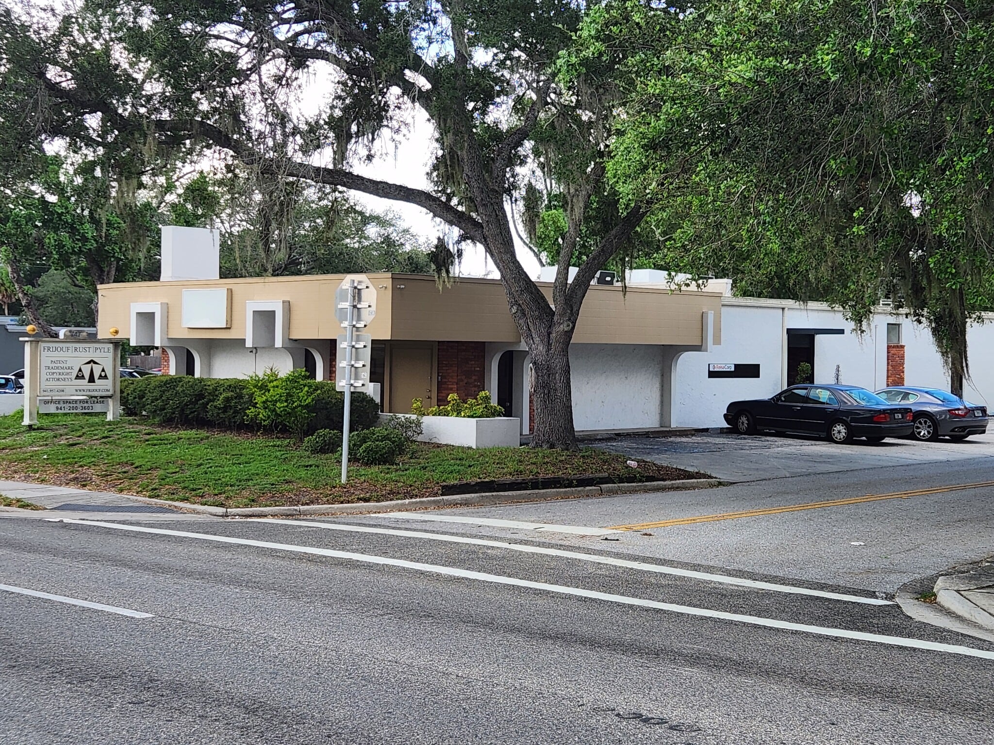 747 N Washington Blvd, Sarasota, FL à louer Photo de l’immeuble– Image 1 sur 17