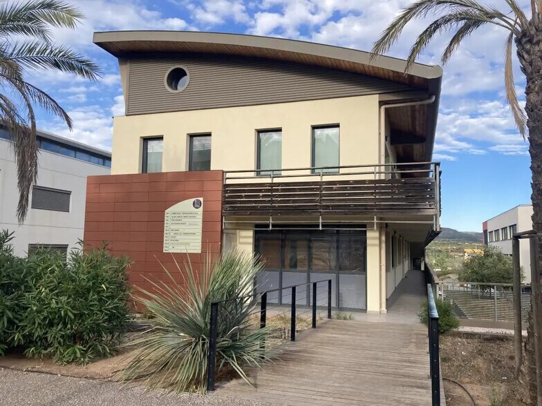 Bureau dans Fréjus à louer - Photo de l’immeuble – Image 1 sur 13