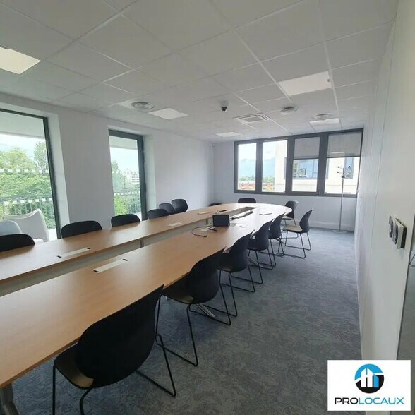 Bureau dans Échirolles à louer - Photo de l’immeuble – Image 3 sur 12