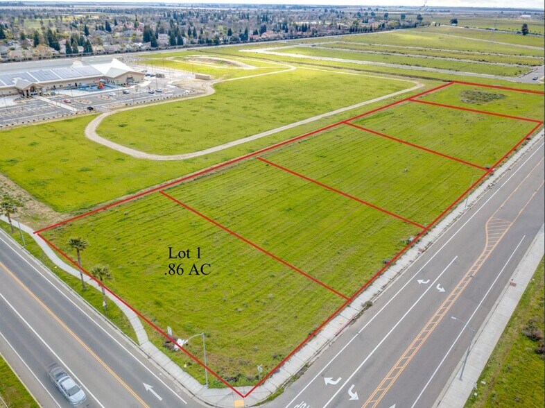 Genoa Lake Way, Chowchilla, CA à vendre - Photo de l’immeuble – Image 3 sur 7