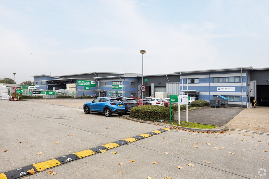 Paycocke Rd, Basildon à louer - Photo de l’immeuble – Image 3 sur 3