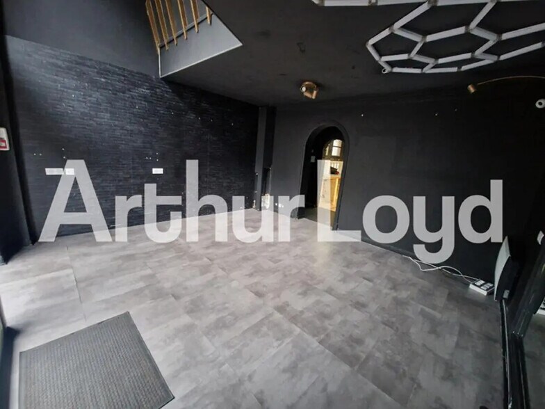 Local commercial dans Caen à louer - Photo de l’immeuble – Image 2 sur 4