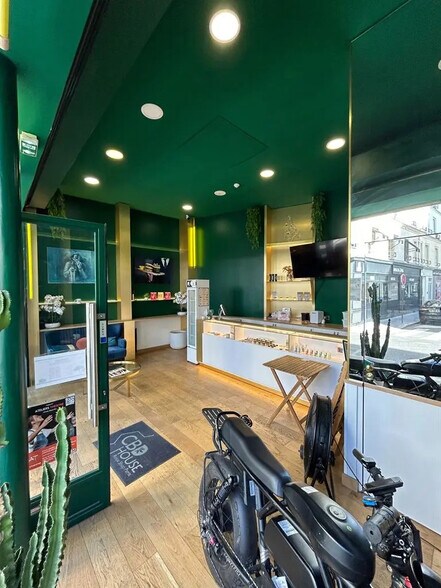 Local commercial dans Paris à louer - Photo de l’immeuble – Image 3 sur 10