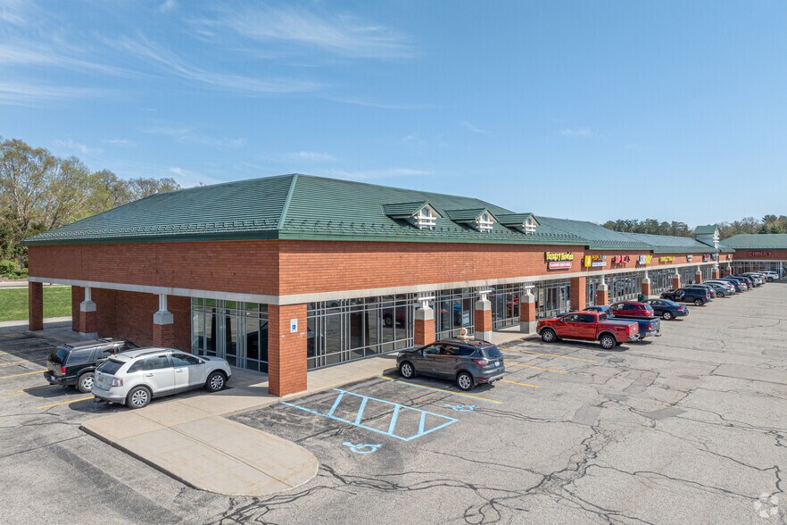165-201 Marcel Dr, Rockford, MI à louer - Photo de l’immeuble – Image 3 sur 6