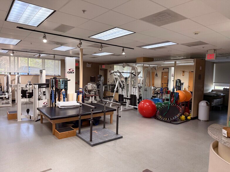 1350 Rt 23, Wayne, NJ à louer - Photo de l’immeuble – Image 3 sur 5