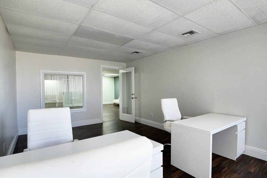 2826 E Oakland Park Blvd, Fort Lauderdale, FL à vendre - Photo intérieure – Image 3 sur 40