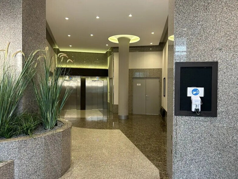 Bureau dans Lyon à louer - Hall d’entrée – Image 3 sur 11