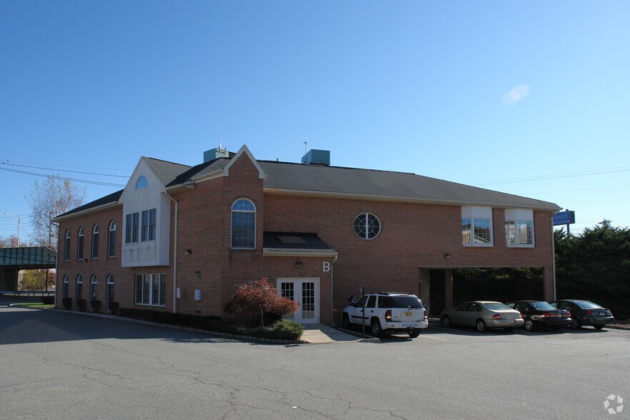 271 Route 46 W, Fairfield, NJ à louer - Photo de l’immeuble – Image 3 sur 28