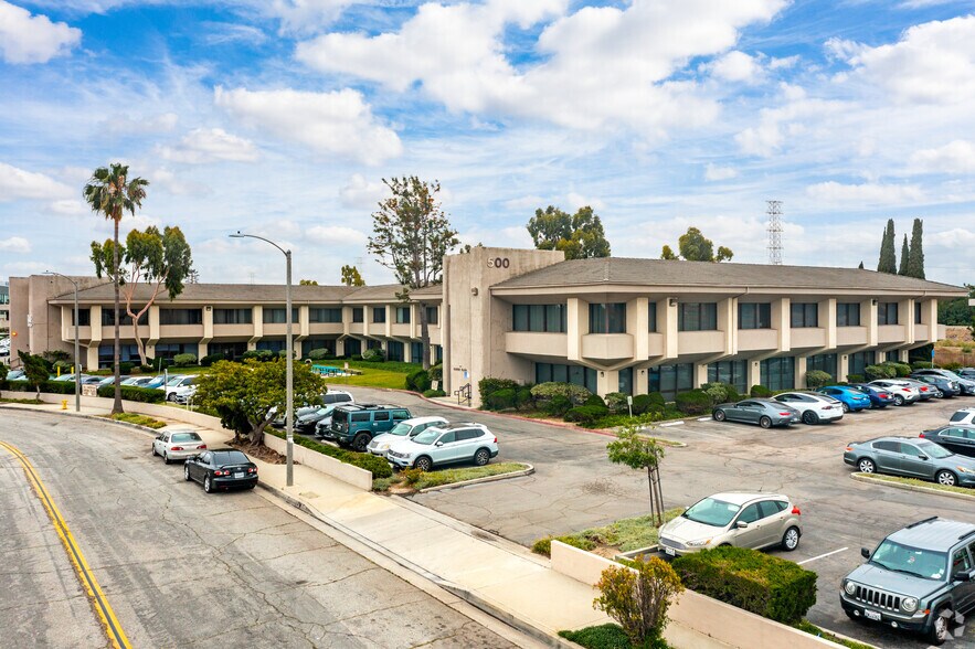 500 E Carson Plaza Dr, Carson, CA à louer - Photo de l’immeuble – Image 1 sur 7
