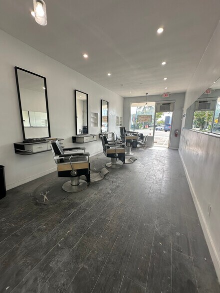 18480-18484 W Dixie Hwy, North Miami Beach, FL à louer - Photo de l’immeuble – Image 3 sur 5