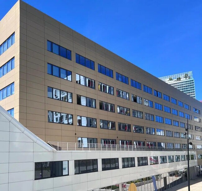 Plus de détails pour 48 Boulevard Saade - Quai Lazaret, Marseille - Bureau à louer