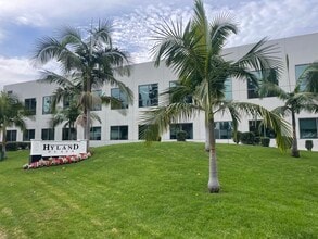 3525 Hyland Ave, Costa Mesa, CA à louer Photo intérieure– Image 2 sur 11