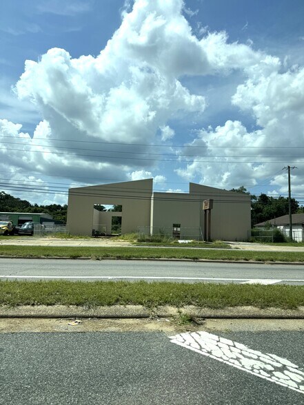 3814 W Fairfield Dr, Pensacola, FL à vendre - Photo de l’immeuble – Image 3 sur 11