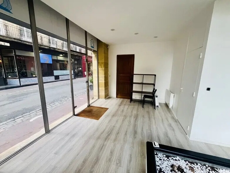 Local commercial dans Bordeaux à louer - Photo de l’immeuble – Image 2 sur 6