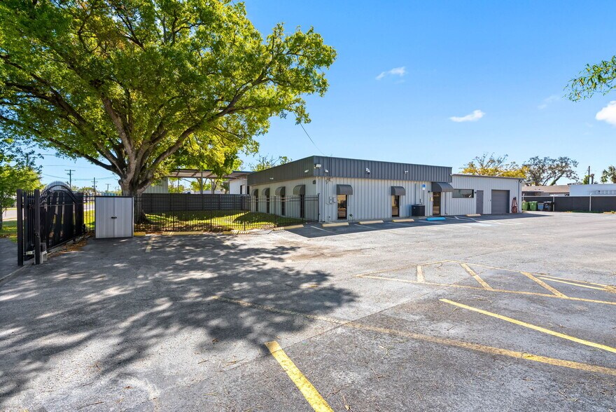 4412 W Osborne Ave, Tampa, FL à louer - Photo de l’immeuble – Image 2 sur 29