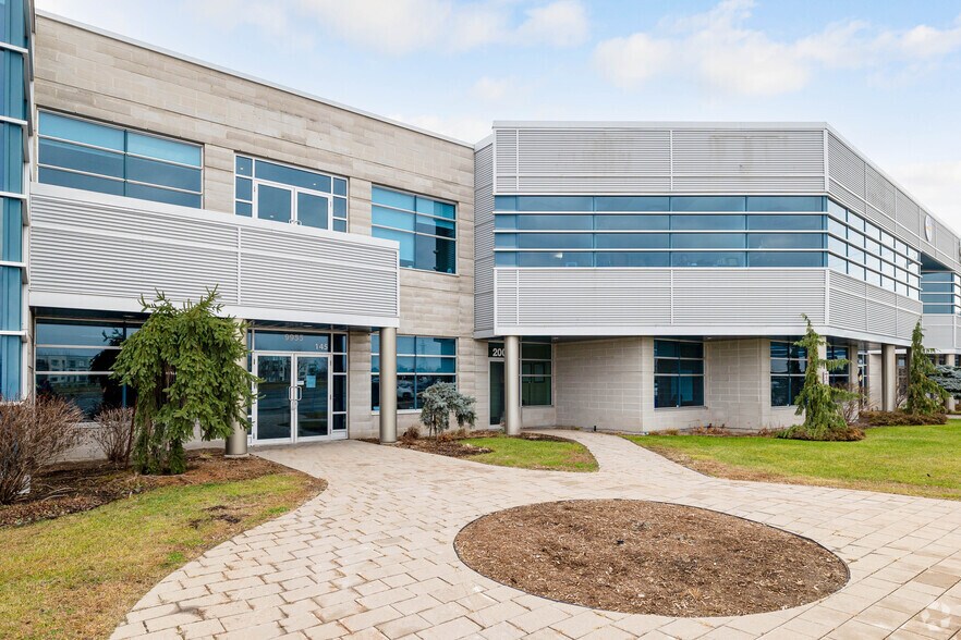 9955 Rue De Châteauneuf, Brossard, QC à louer - Photo de l’immeuble – Image 2 sur 24