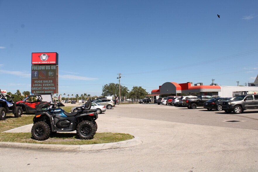 4601 Fowler St, Fort Myers, FL à vendre - Photo de l’immeuble – Image 2 sur 5