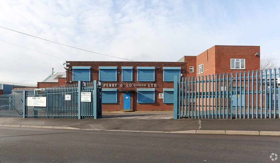 Doulton Rd, Cradley Heath à louer - Photo principale – Image 1 sur 4