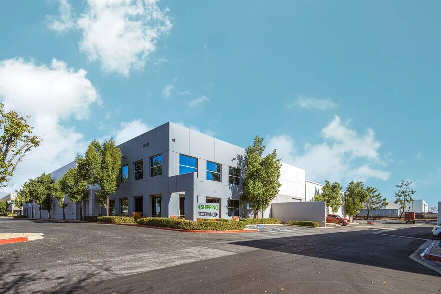 10681 Business Dr, Fontana, CA à vendre - Photo de l’immeuble – Image 3 sur 10