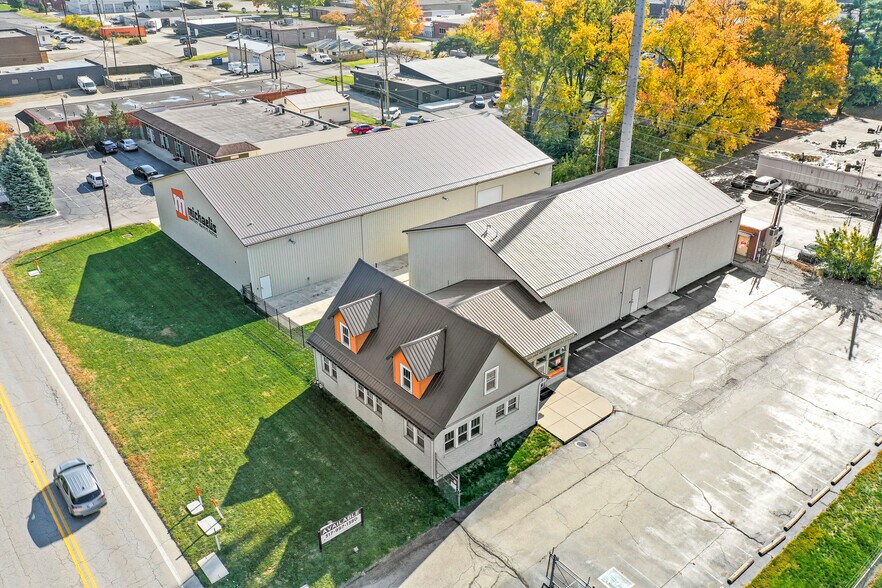 2601 E 56th St, Indianapolis, IN à louer - Photo de l’immeuble – Image 1 sur 20