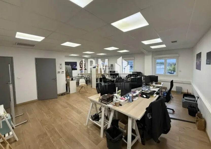 Local d’activités dans Aubagne à louer - Photo intérieure – Image 3 sur 5