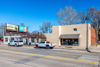 Plus de détails pour 6825 Douglas Ave, Urbandale, IA - Local commercial à louer