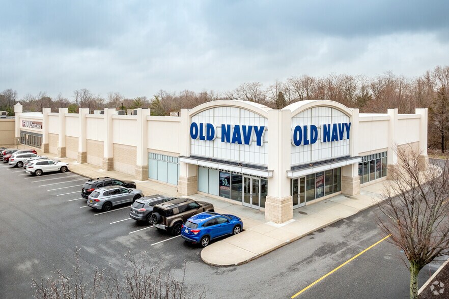 5025 Jericho Tpke, Commack, NY à louer - Photo de l’immeuble – Image 2 sur 6